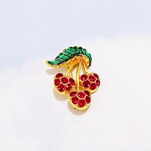 💖 SOLD 💖 Vintage Gold Toned Cherry Crystal Brooch Pin